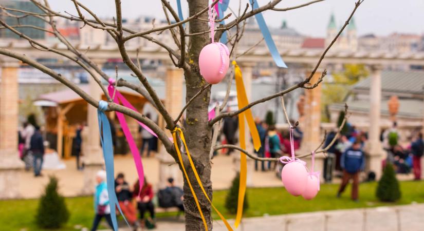 Parkolás, közösségi közlekedés, vásárlás – minden, amit tudnod kell az ünnepi hétvége szolgáltatásairól