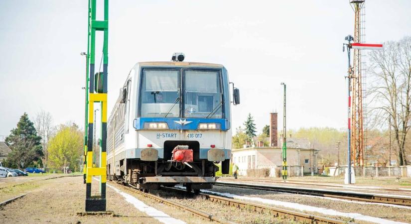 Brutális vasútfejlesztési hullám érte el Hajdú-Bihart, repesztenek majd a debreceni elővárosi vonatok – fotókkal