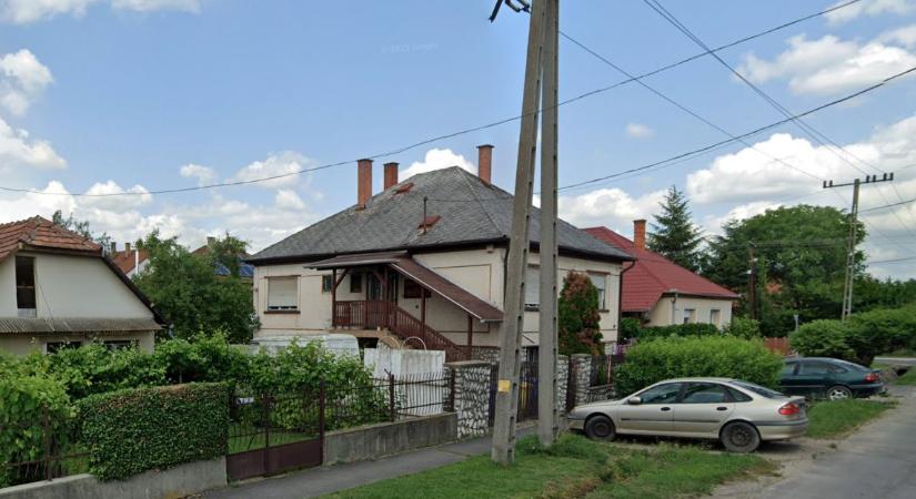 Tűz volt egy szirmai ház teraszán