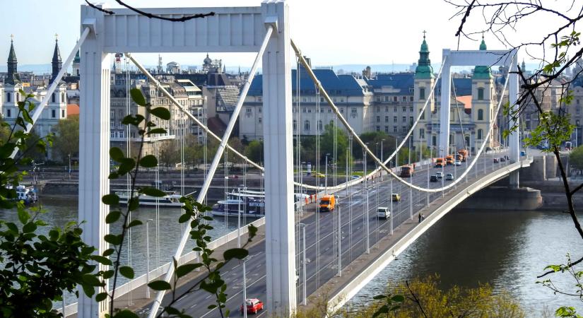 Hídmosás lesz Budapesten a hosszú hétvégén