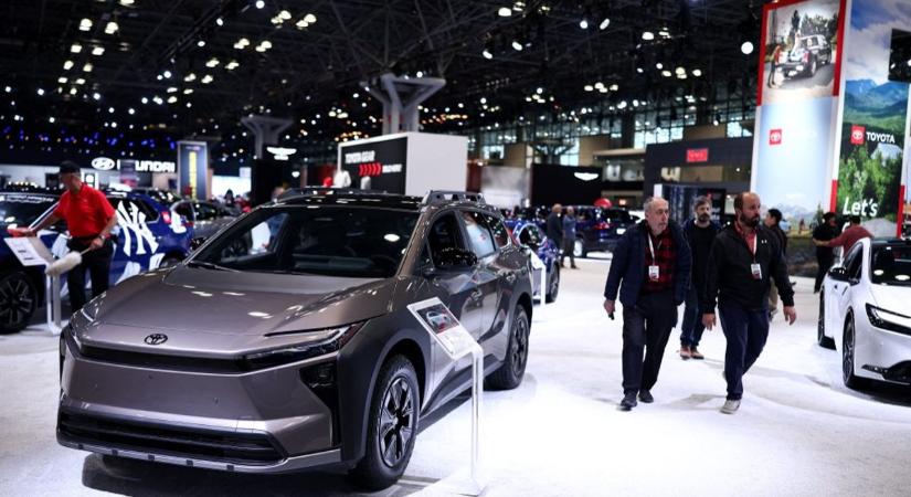 Elektrosokk éri a Teslát, közvetlen riválisa saját pályáján leckézteti meg