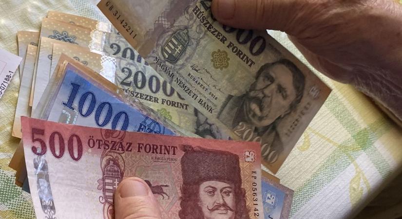 Változik a nyugdíj utalása: mutatjuk, mikor jön a pénz
