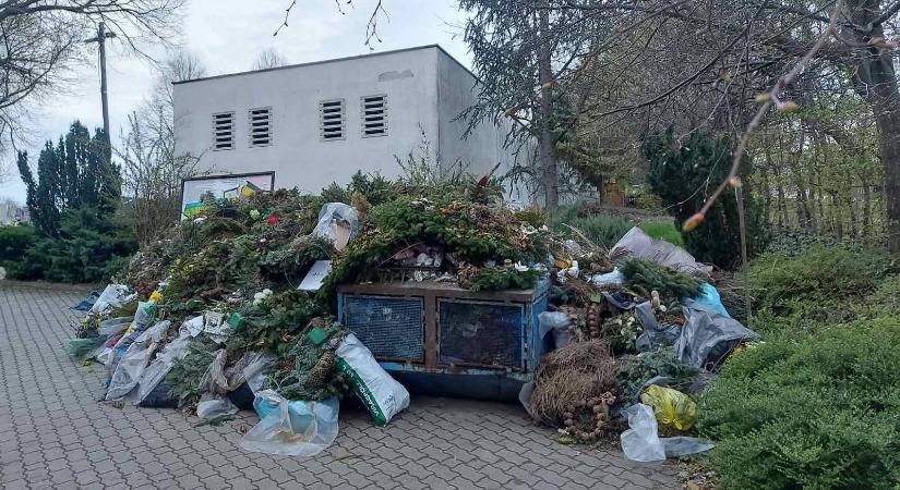 Húsvét előtti nagytakarítás a csanaki temetőben