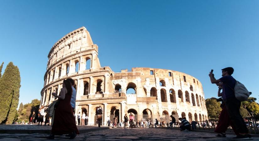Nagypénteki bombariadó a Colosseumnál