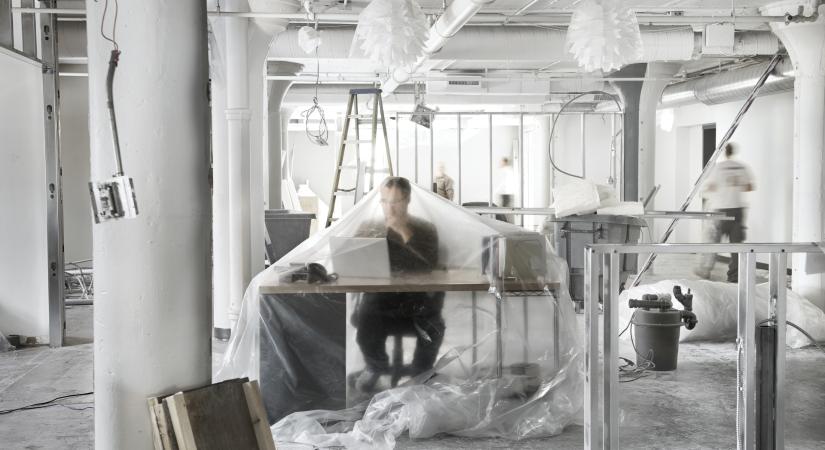 Ketyeg az óra: a szigorodó klímaszabályozás óriási költséget varr az irodaingatlan-tulajdonosok nyakába