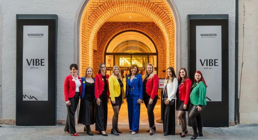 Retró hangulat, körhinta a bárban, neonfények – ilyen a Mamaison Vibe Hotel Downtown Budapest