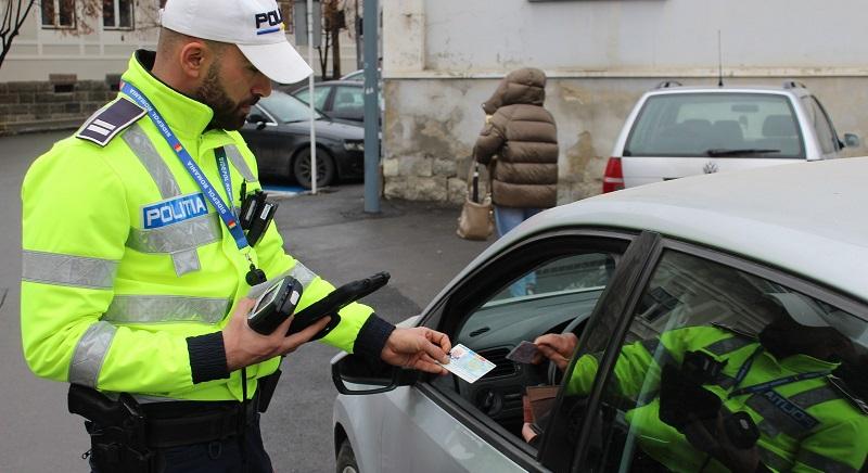 Könnyítés a járművezetőknek: ne bírságoljon a rendőr, ha nem tudjuk felmutatni az iratokat