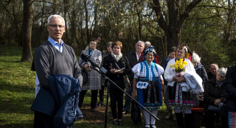 Megújult kápolnát adott át Nógrádszakálon Soltész Miklós