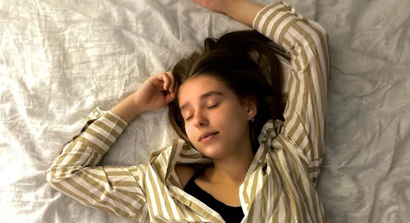 Hajnalban ébred? Ez a töredezett alvás jele lehet – így javíthat rajta