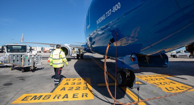 Bajban vannak Európa repterei, megérkezett az iráni háború hatása, sorra törlik a járatokat