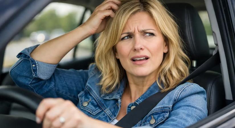 Változik a KRESZ: Új tábla jelenhet meg az utakon, így legálisan kerülhetjük ki a dugót