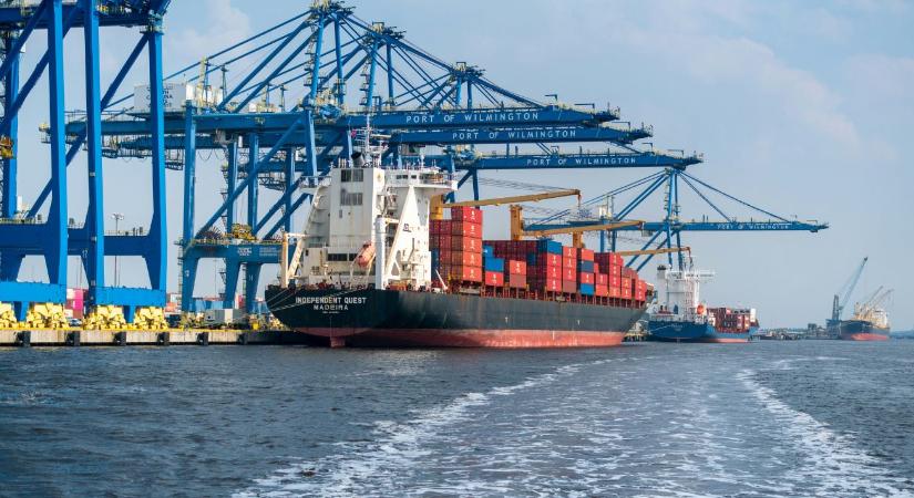 Nem csak benzin: ezek az árucikkek is eltűnhetnek a Hormuzi-szoros lezárása esetén