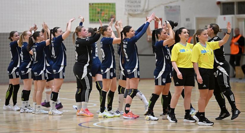 Eszterházy SC: az MTK ellenfelei kaviccsal dobálják a repülőt