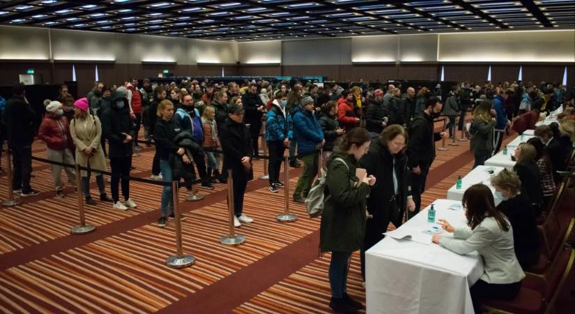 Rekordot jelentő, 90 ezer magyar szavazhat a külképviseleteken