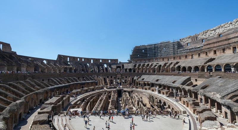 Bombaszimatoló kutyák Rómában – Készülnek a pápa vezette keresztútra