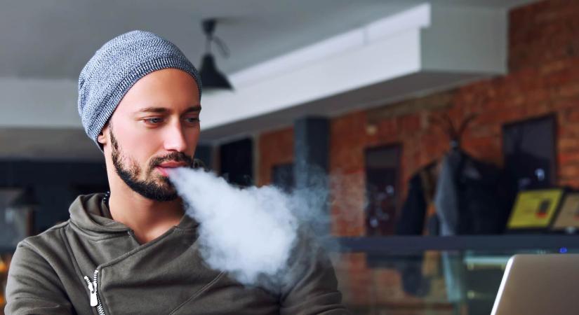 Te nyugodtan füstölnél a főnököd előtt?