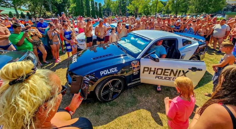 Dübörgő motorok, hatalmas szívek: Mustang Invázió a beteg gyerekekért