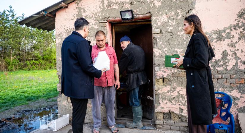 Vásárhelyi családok kaptak húsvéti adományokat