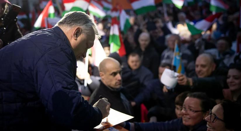 Orbán Viktor: Választaniuk kell, hová kerüljön a magyarok pénze!