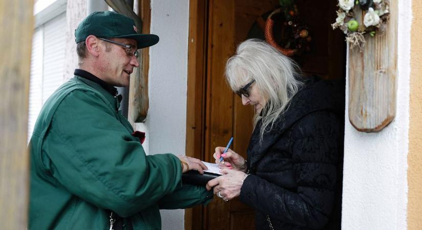 Változás az áprilisi nyugdíjban: máskor jön a pénz, nem a szokott dátumon utalnak