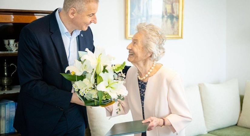 A 95 éves Dr. Zsámbéky Pál Ferencné, Margit nénit köszöntötték