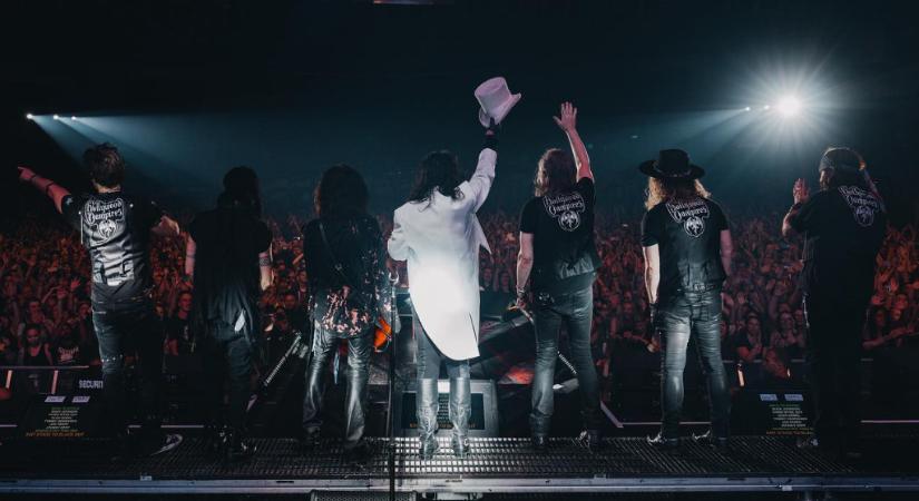 Emlékeztek arra, amikor Johnny Deppék a fellépés előtt nem sokkal lemondták a budapesti koncertjüket?