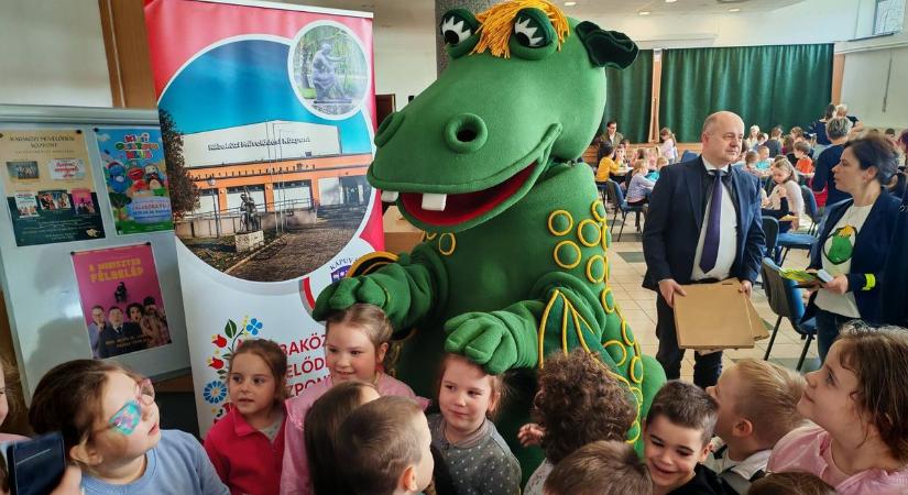 Süsü, a sárkány is meglátogatta a kapuvári gyerekeket - fotók, videó