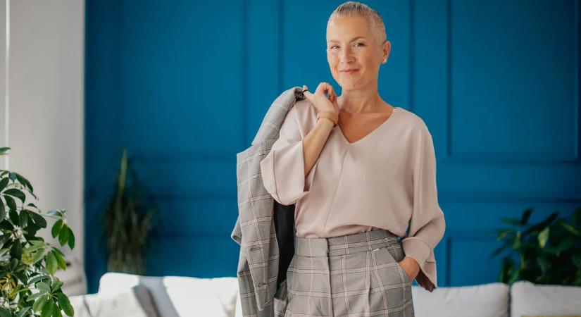 Klasszikus blúzok modern részletekkel – Ezekben a stílusos darabokban fiatalabbnak fogod érezni magad