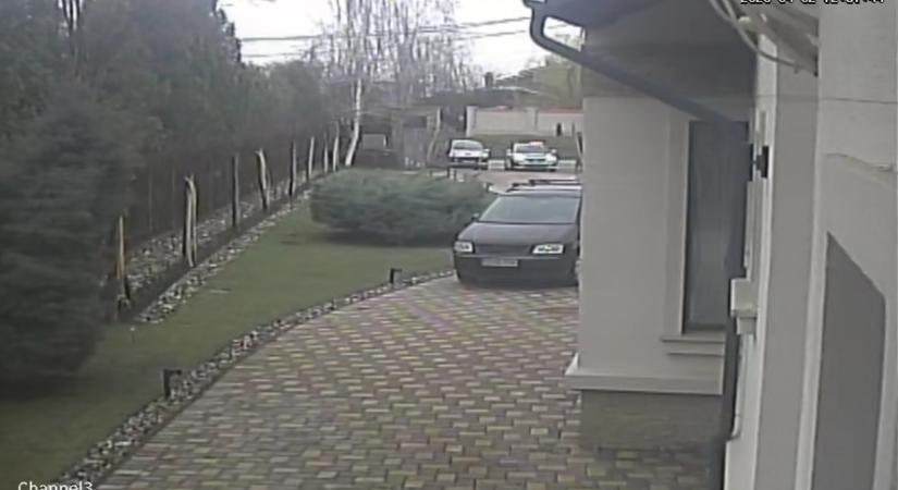 Három sofőr menekült be egy udvarba, hogy elkerüljék a rendőri ellenőrzést