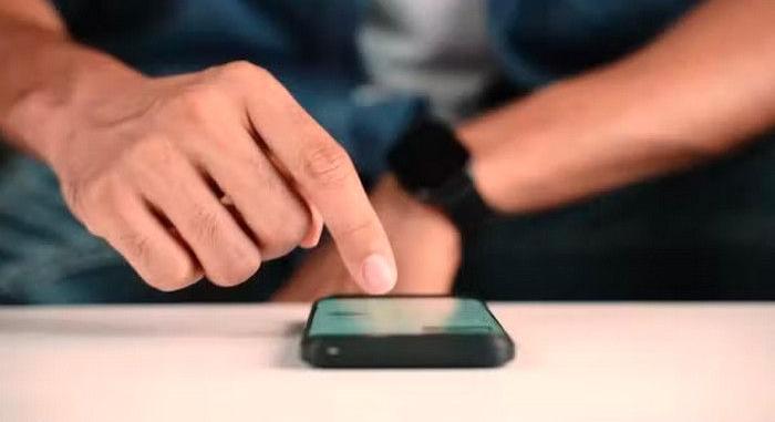 Álrendőr vágta át a kazincbarcikai férfit