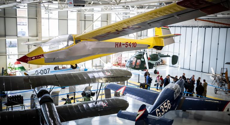 Legendás helikopter, különleges repülőgép, katonai akadálypálya a kínálatban