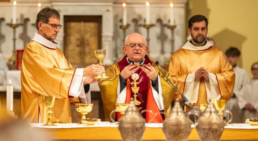 „Váljatok prófétai jellé!” – megrendítő üzenetet kaptak a papok Kaposváron