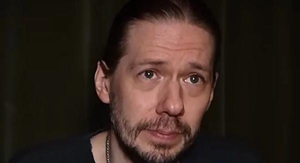 Egy őrült rajongó zaklatta a Ghost frontemberét