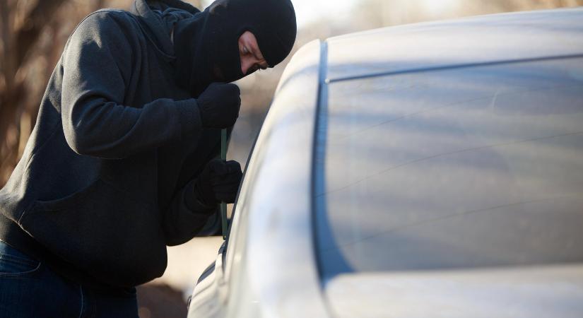 Agresszív utcai árusok jelentek meg Budapesten, addig nem eresztenek, amíg nem veszel a portékájukból