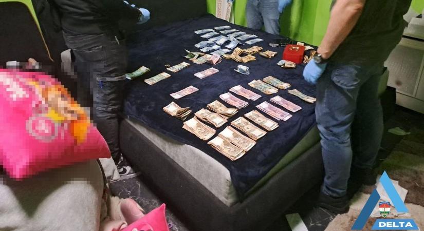 Jeges banda lekapcsolva – 8 díler csuklóján kattant a bilincs, a rendőrök lecsaptak