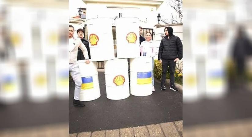 Fiatalok jelentek meg Kapitány István házánál – a tiszás gazdasági szakértő nem mert kijönni