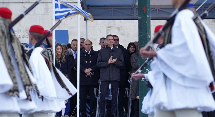 Dagad a korrupciós botrány, Manfred Weber szövetségesének a kormánya is hasad