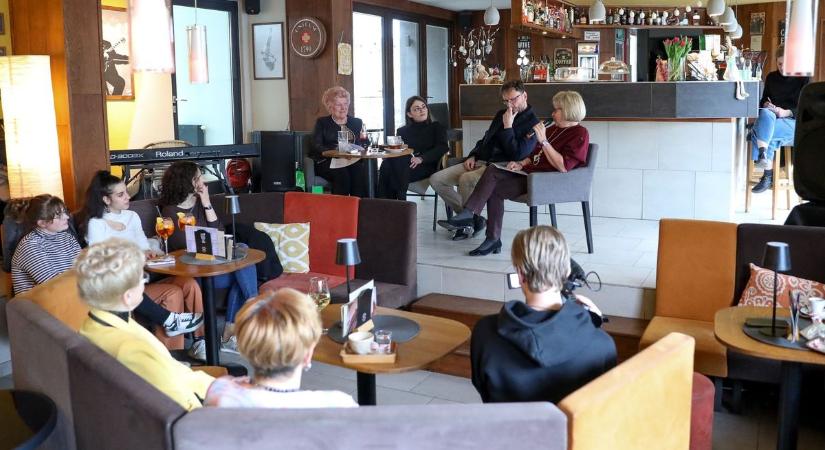 És fölbukkan egy tengeralattjáró - Apa és lánya a SzimfiArt-sorozatban