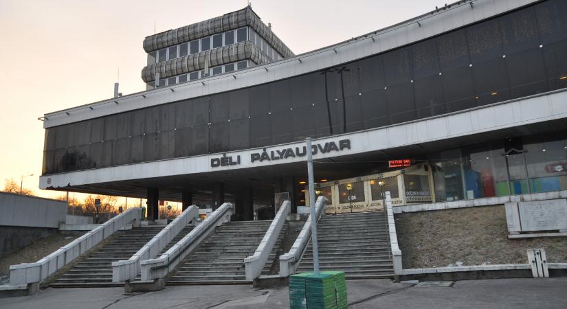 Jogerősen is pert nyert a DK: ki kell adnia a minisztériumnak a budapesti pályaudvarok állapotáról szóló dokumentumokat
