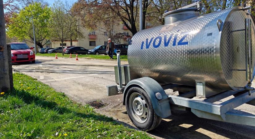 Csőtörés történt Győrben, több utcában sincs víz - fotókkal