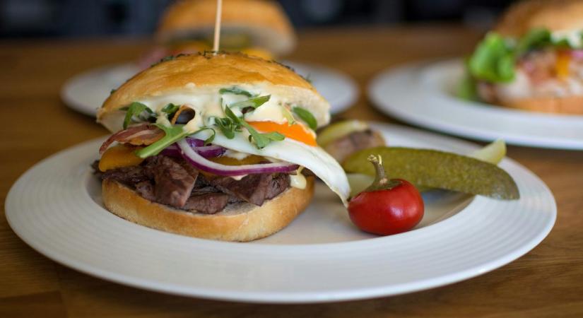 Nem lesz többé növényi steak: kitiltják a húsneveket a műhúsok csomagolásáról