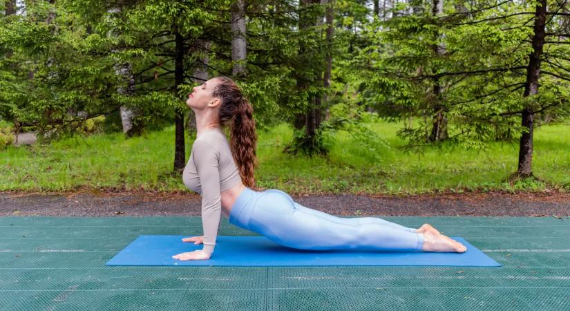 Így végezz hormonjógát a menopauza tünetei és a menstruációs zavarok ellen