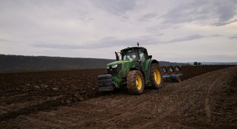 Jön az újabb szigor, nem lehet ám csak úgy traktorozni