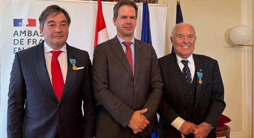 Francia állami elismerés magyar sportdiplomatáknak – Kamuti Jenő és Szabó László aranyérmet vehetett át a francia nagykövettől