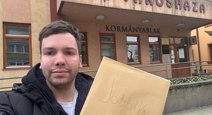 Még egy jobbikos lépett vissza