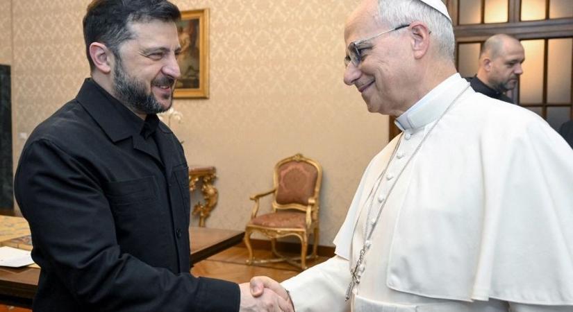 A pápa felhívta Zelenszkijt: drámai részletek derültek ki a beszélgetésről