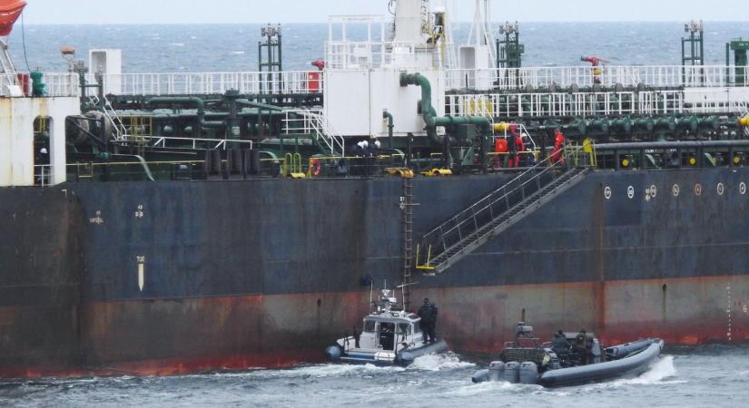 Svédország lefoglalt egy olajszennyezést okozó orosz tankert a Balti-tengeren