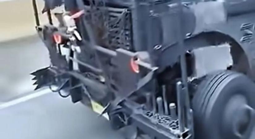 Őrült kamiont kaptak lencsevégre az autópályán