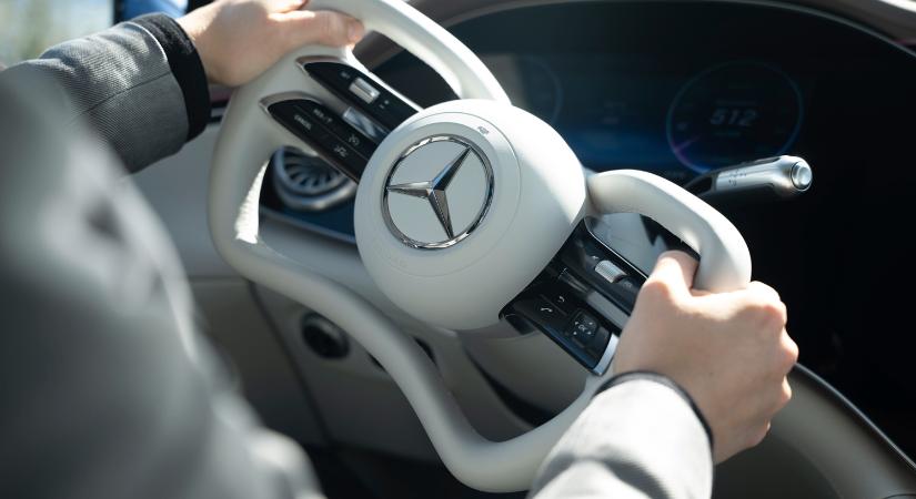 Új kormányázásra szavaz a Mercedes