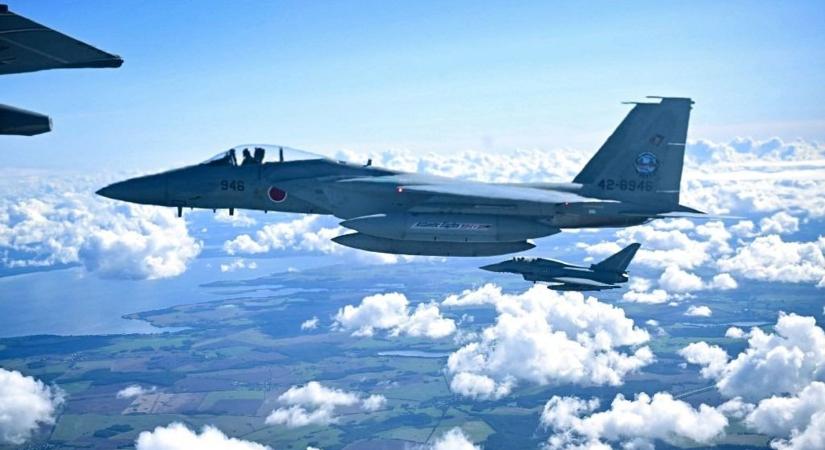 Teljes a döbbenet: Irán lelőtte az első amerikai vadászgépet, hajtóvadászat indult a pilótákért - "Jutalmat kap, aki megtalálja az ellenséget"